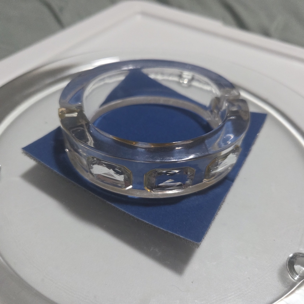Avon Clear (Ice) Faceted Faux Stone Bangle Bracelet - Picture 4 of 7